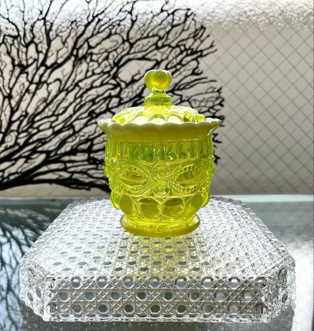 骨董　時代ガラス　乳白色　カナリアイエロー　ボンボニエール 菓子器　ウランガラス