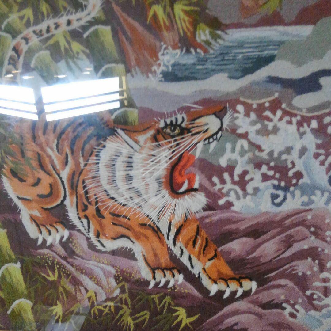 刺繍画　虎と竜(国産品で手作り)