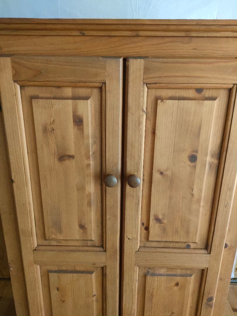 きょんきょんです　　送料込み　無垢パイン キャビネット アンティーク