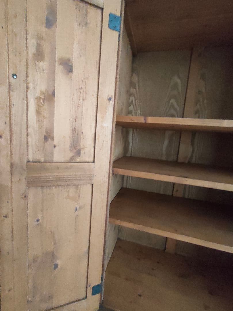 きょんきょんです　　送料込み　無垢パイン キャビネット アンティーク