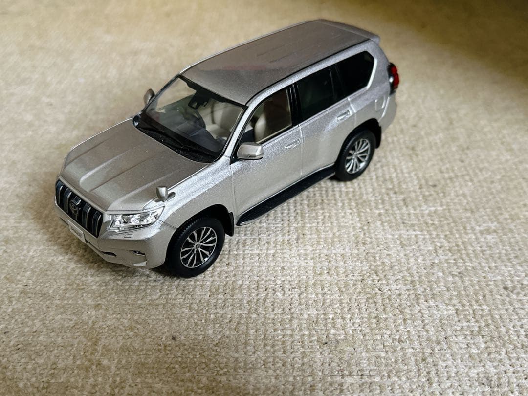 トヨタ　ランドクルーザープラド　　カラーサンプルミニカー　シルバーメタリック