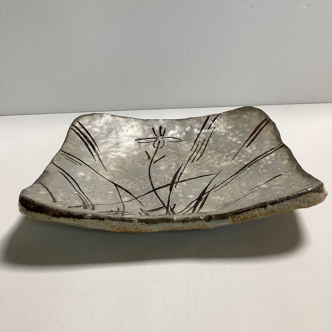 蔵珍窯【魯山人写し】銀彩草花文角向付四方皿 ①