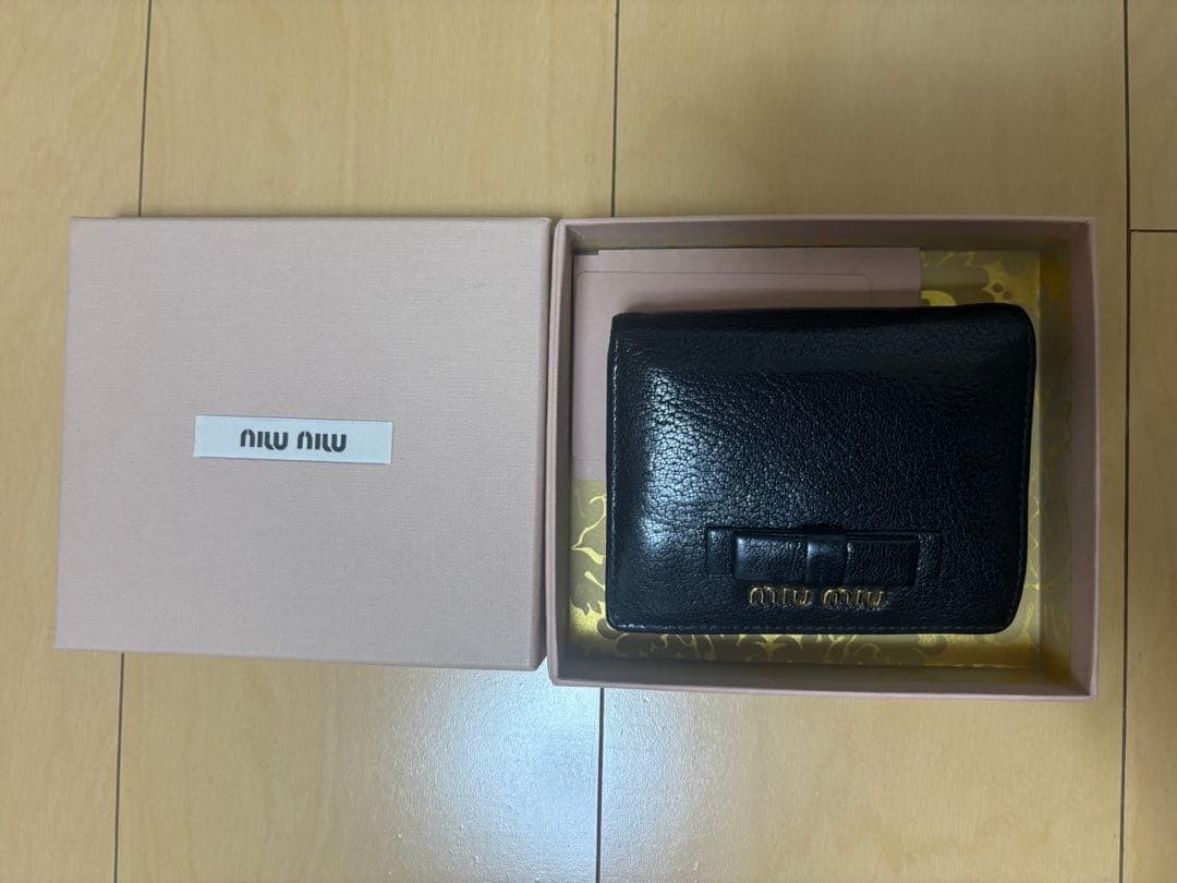 【大幅値下げ】miumiu レザー財布 黒 値引き交渉可