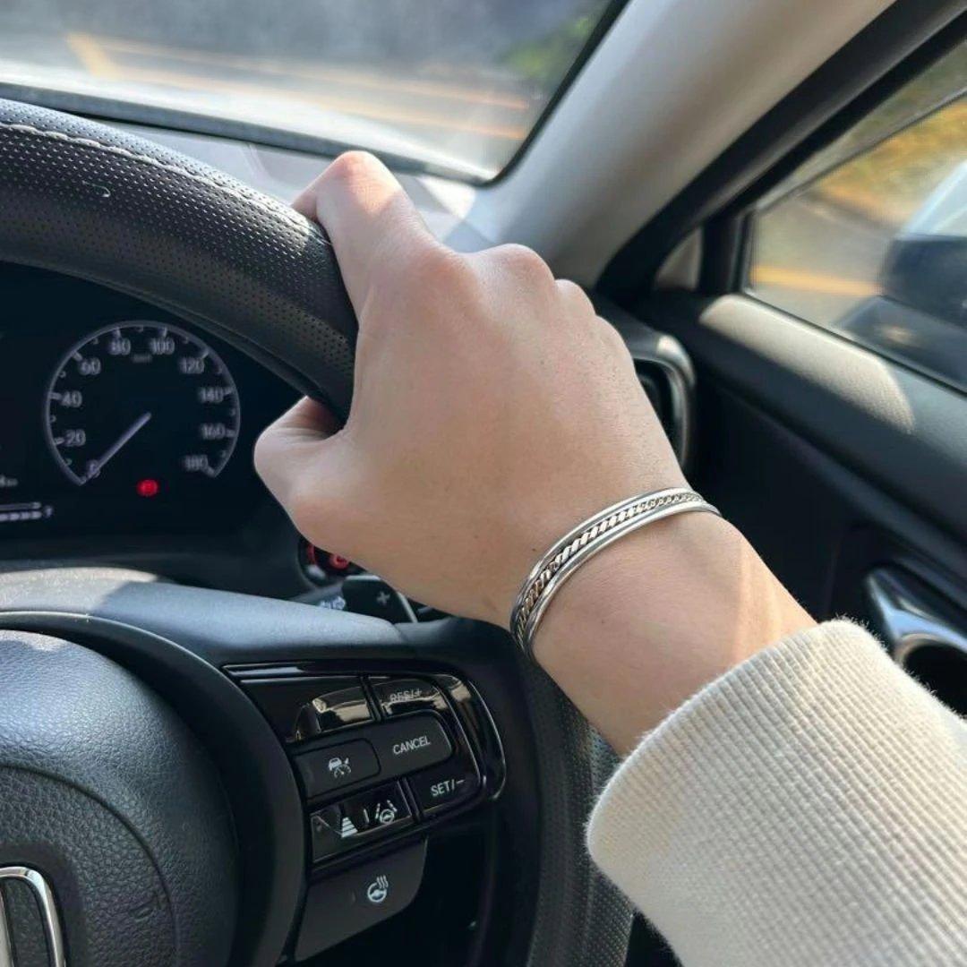 ビンテージ1970’sナバホシルバーゴールドフィルドツイストバングルUSA