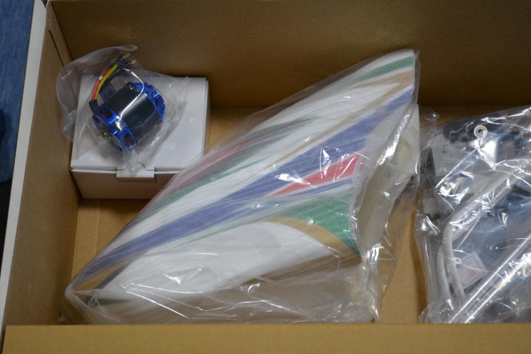 HIROBO Shuttle Plus 2EPヘリコプター 70周年記念モデル