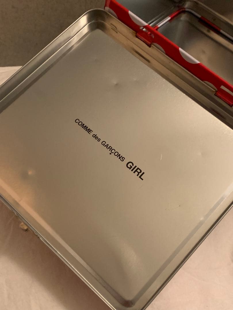 comme des garçons 水玉の金属製ボックス