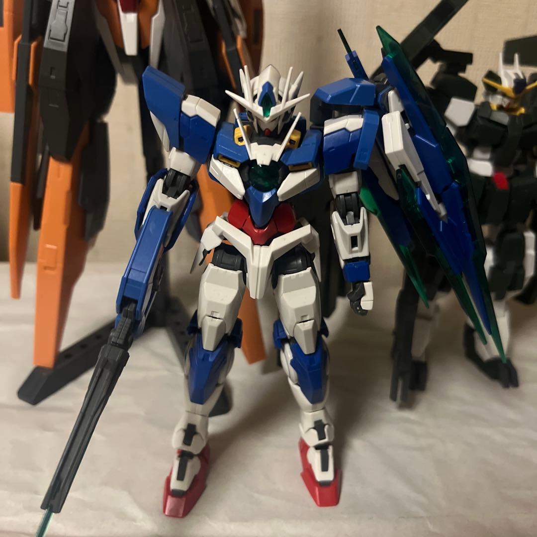 RGクアンタ　エクシアリペアⅡ HGサバーニャ　ハルート　組み立て済み