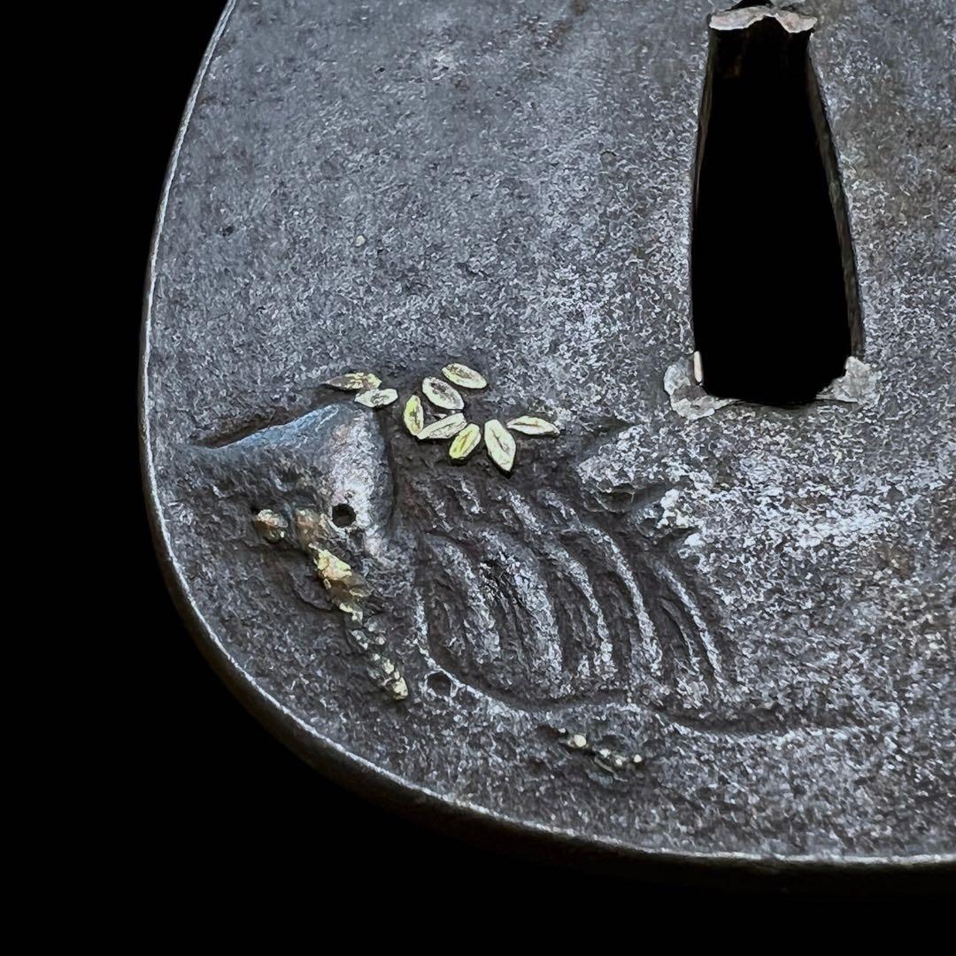 グ*ー様 鸛《古美術》刀装具 本歌 無銘 鉄地 金象嵌人物画花水風景図 鍔 武具