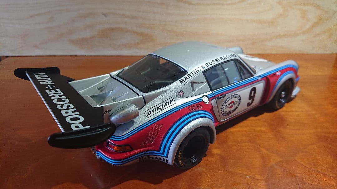 ミニカー 1/18 PORSCHE 911 CARRERA TURBO2.1