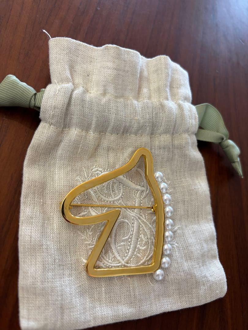 セブンテンSEVENTENホースブローチ　お馬さん