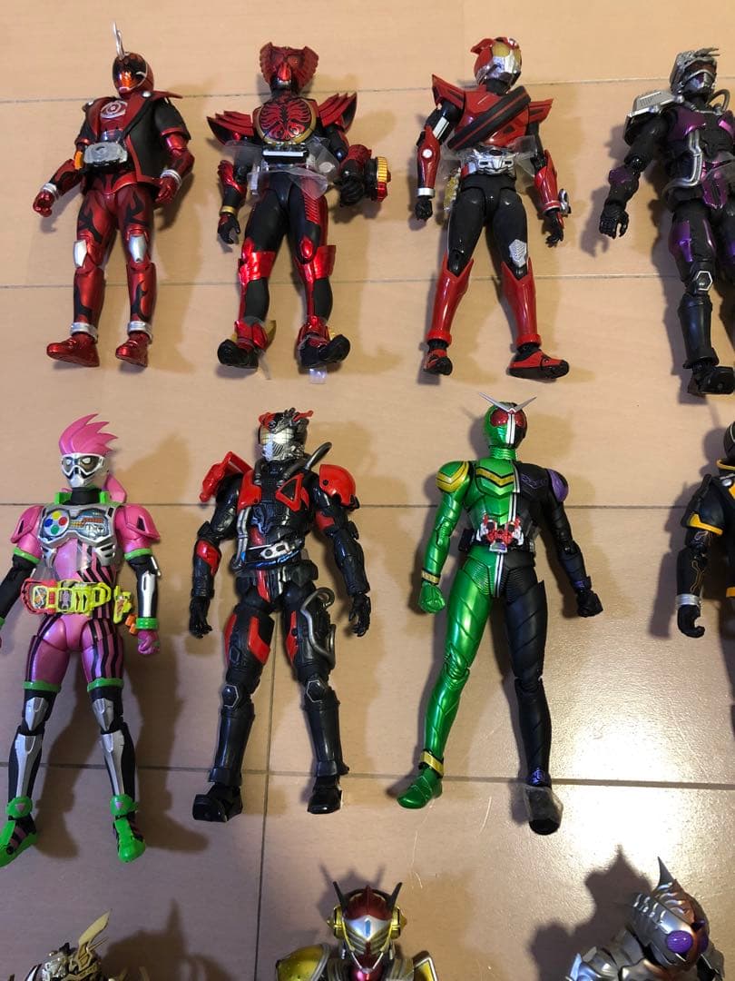 サ*ー様 仮面ライダー　フィギュアーツ　バンダイ