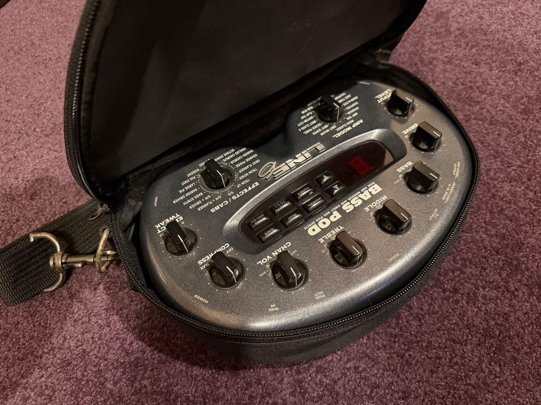 LINE6 BASS POD 専用ケース付き