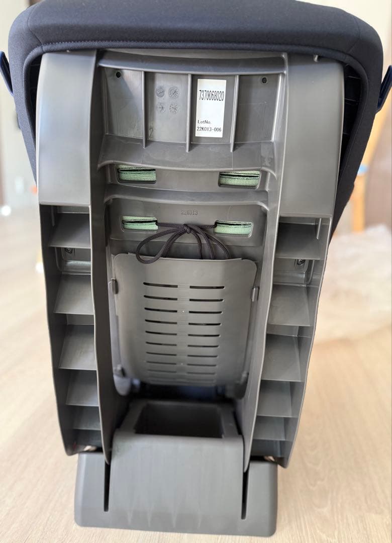 新品TOYOTA 純正 チャイルドシート 新生児　NEO　G-Child