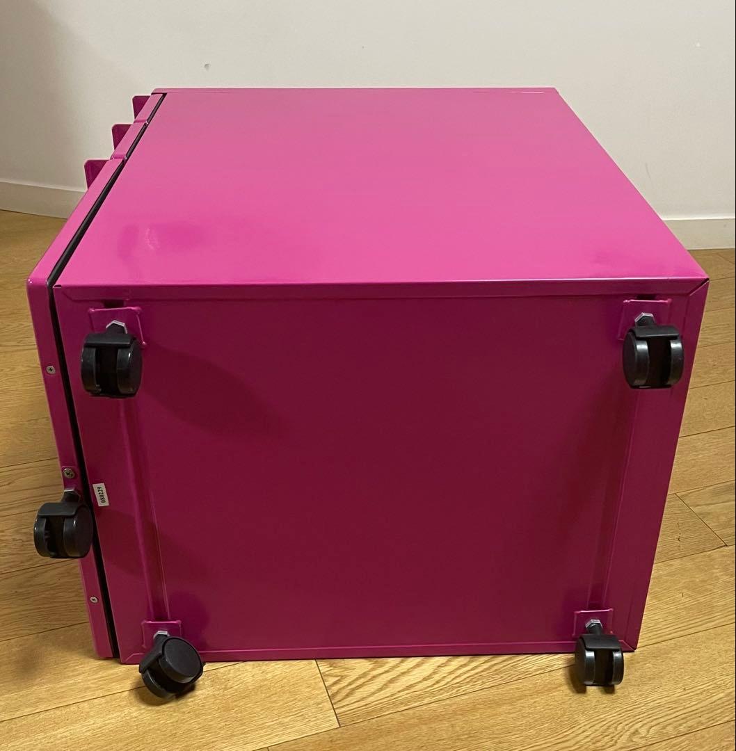 ピンクの3段キャビネット（キャスター付き）