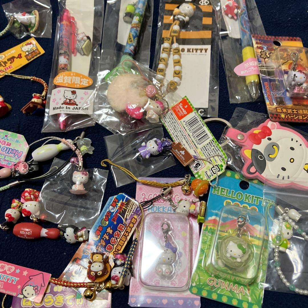 30点ご当地キティ根付けやペンやファスナーマスコットなど