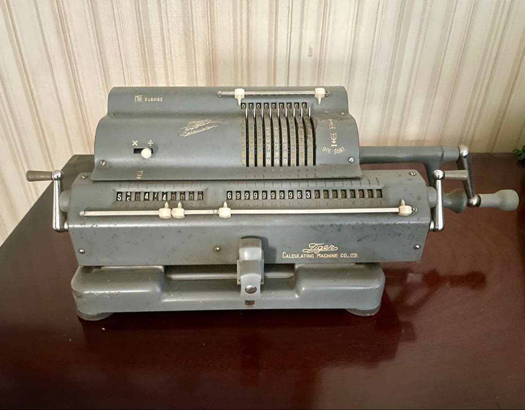 TICER タイガー 機械式計算機　アンティーク　手回し計算機