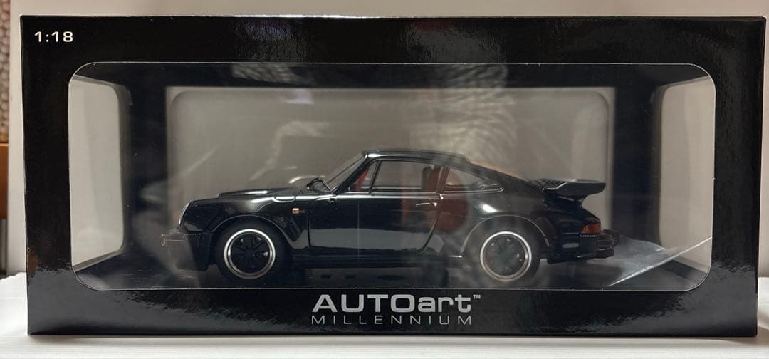 オートアートポルシェ911 ターボ 3.3 (930)AUTO art 1/18