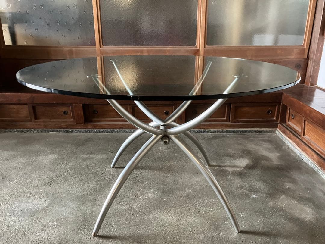 カリガリス 円形 ガラストップ テーブル