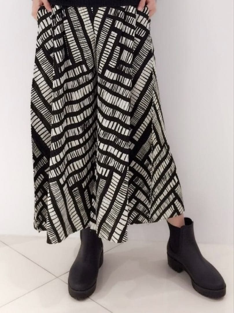 [美品•人気]PLEATS PLEASE白黒幾何学模様 フレアシルエットパンツ