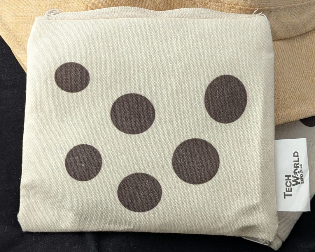 関西万博　ミャクミャクくじ３等のぬいぐるみ　２個とTech Worldの帽子2つ