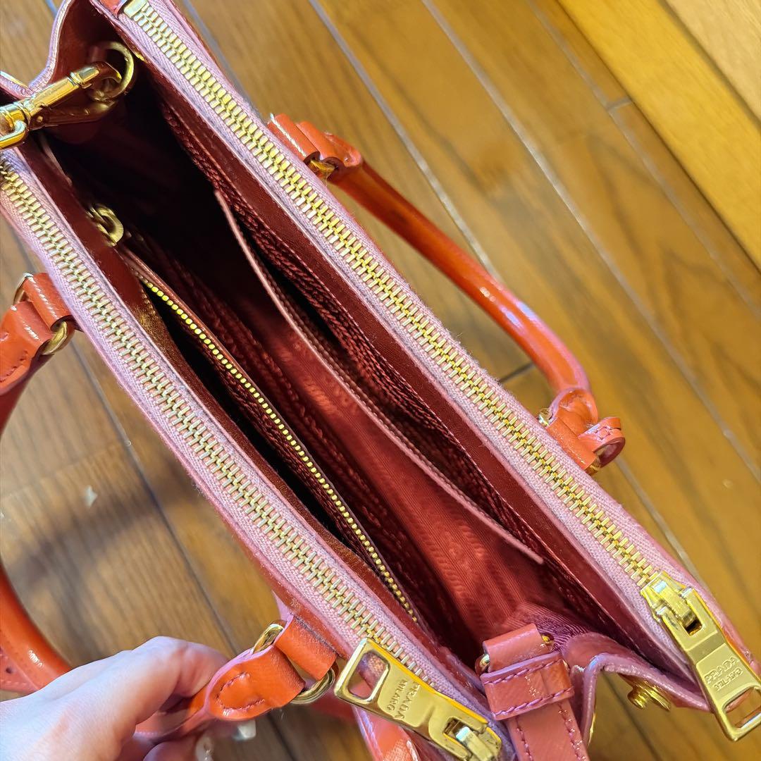 プラダ　サフィアーノ　ガレリア　パテントレザー　オレンジ　2way ショルダー
