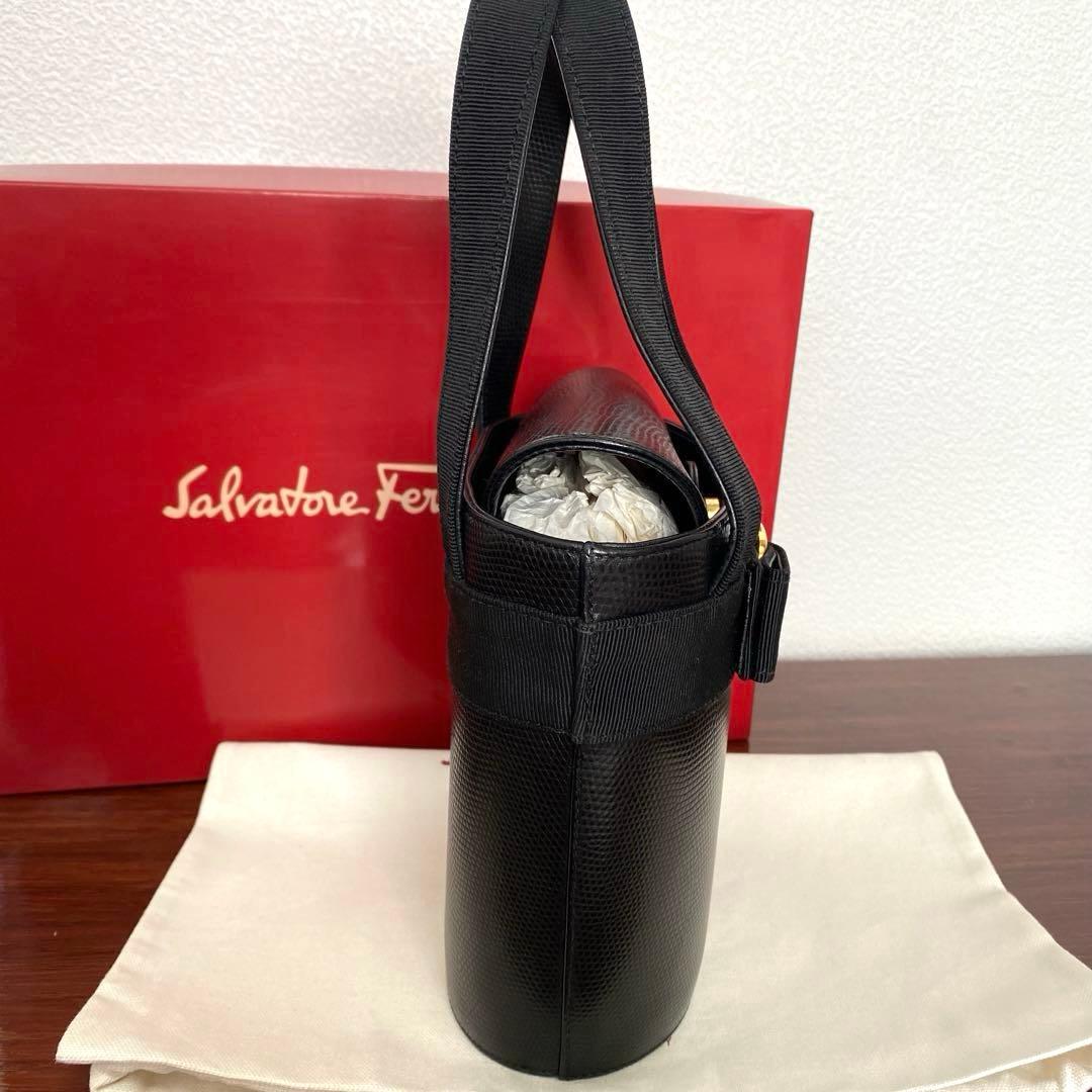 Salvatore Ferragamoハンドバッグ ヴァラリボン バケツバケット