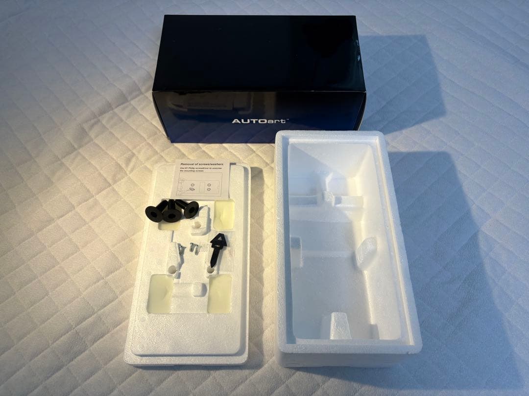 スズキ ジムニー 1/18 キネティックイエロー