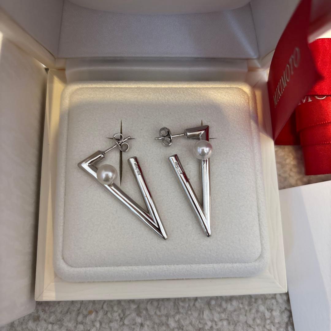 [本日限定価格]ミキモト　Vコード　ピアス　シルバー