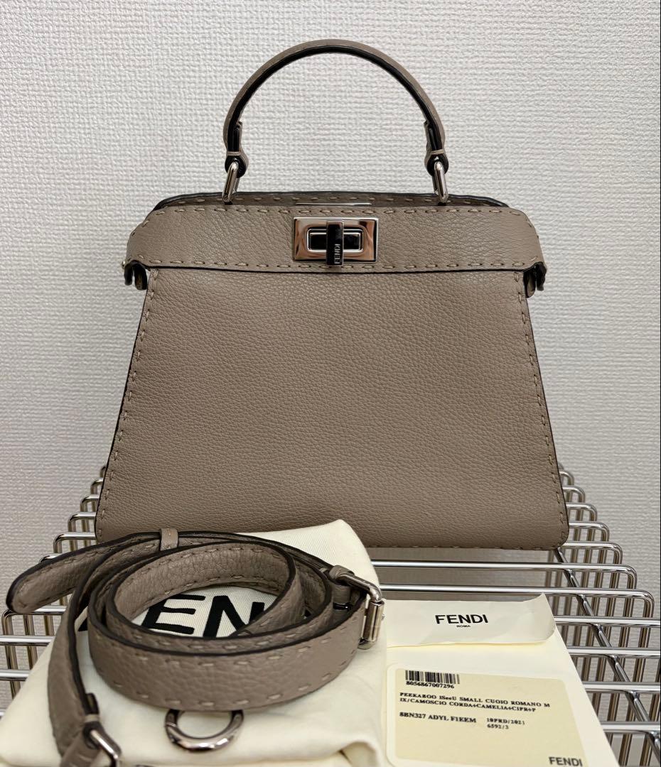 FENDI セレリア ピーカブー アイシーユー スモール コルダ