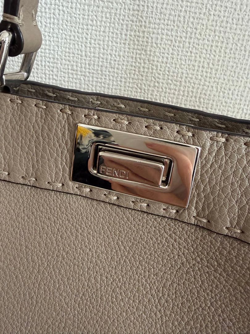 FENDI セレリア ピーカブー アイシーユー スモール コルダ