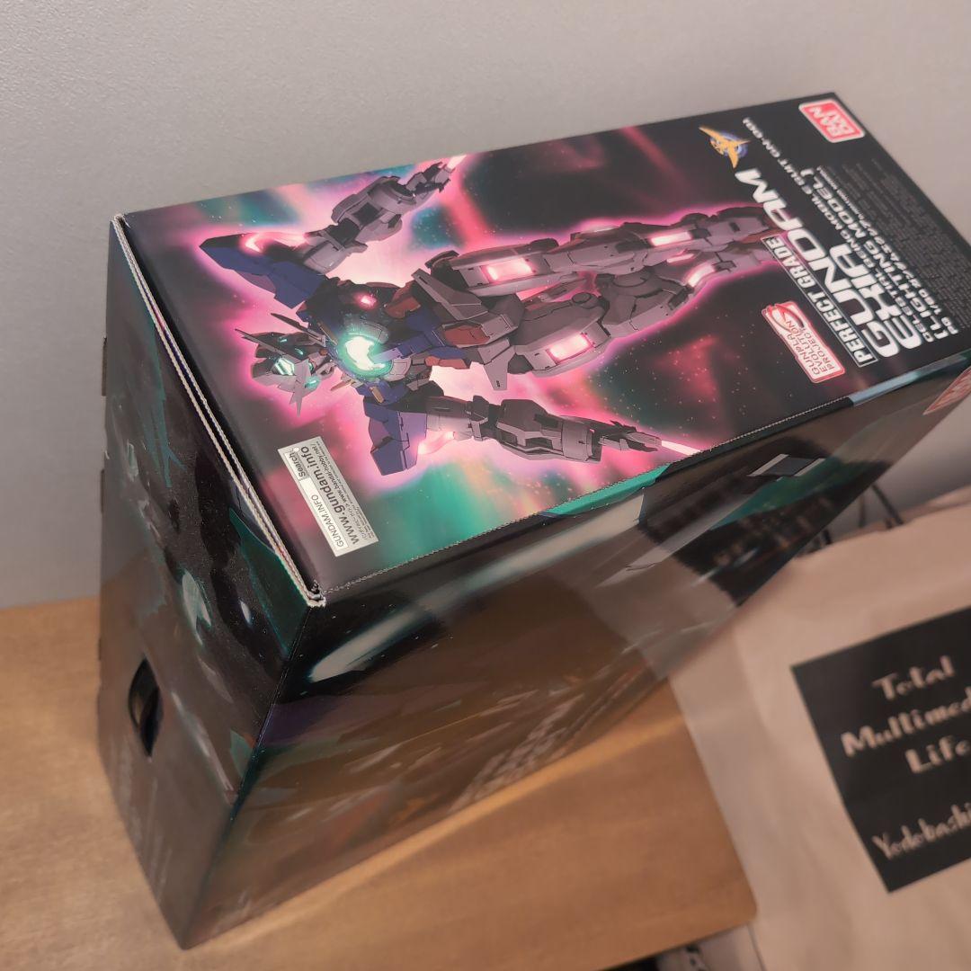 ロボット GUNDAM EXIA PG 1/60 LIGHTING MODEL