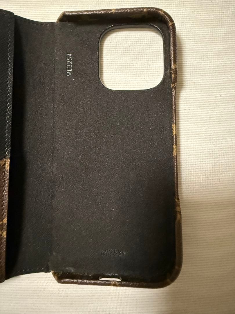 Louis Vuitton モノグラム iPhone16pro手帳型ケース