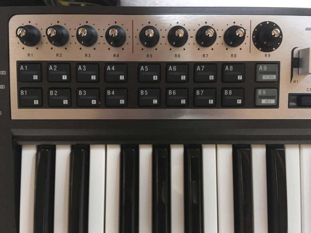 Roland　アフタータッチ対応MIDIキーボードコントローラー PCR-500