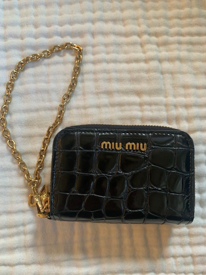 美品 miumiu チェーンウォレット ラウンドファスナー クロコ型押しブラック