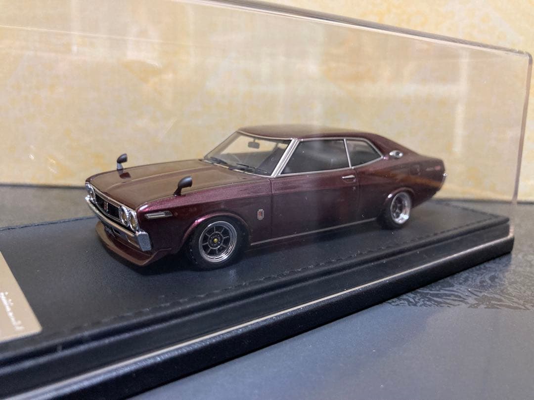 イグニッションモデル 1/43 日産 ローレル 2000SGX C130 紫