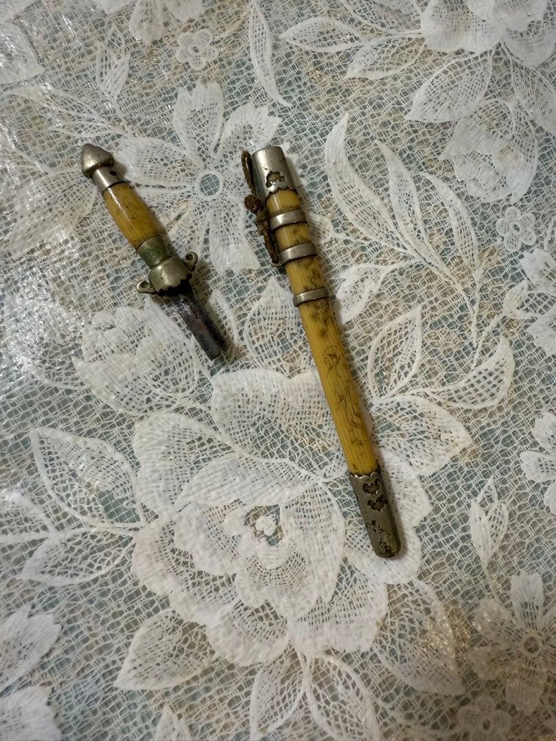 古道具 工芸品　骨董品　剣　動物の骨　銀　ハンドメイド　花人物像　彫刻　松