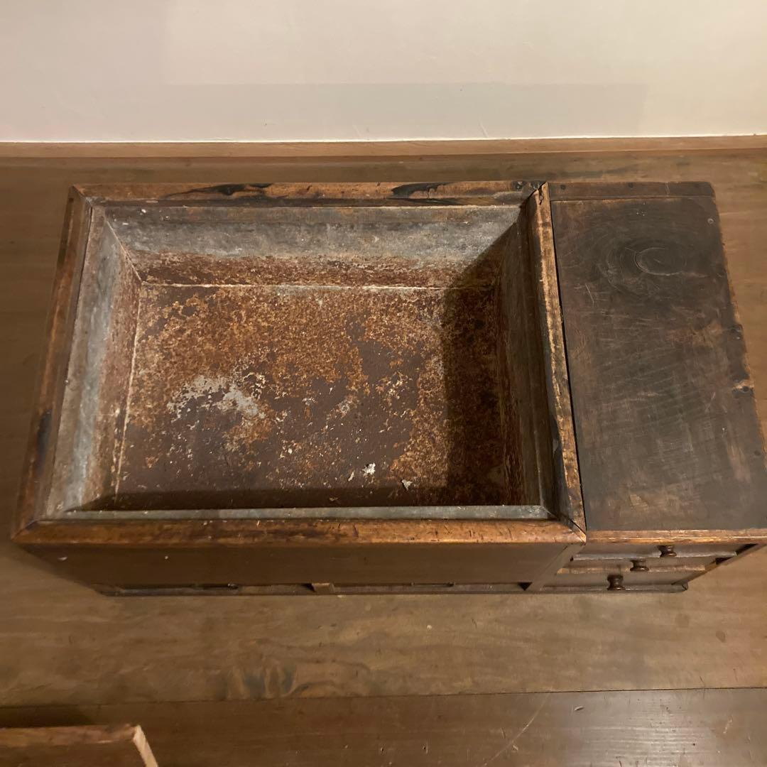 木製のアンティーク火鉢