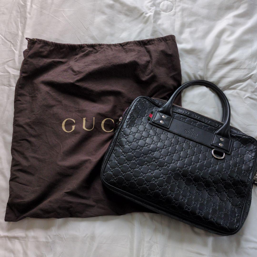 GUCCI ブラックレザービジネスバッグ
