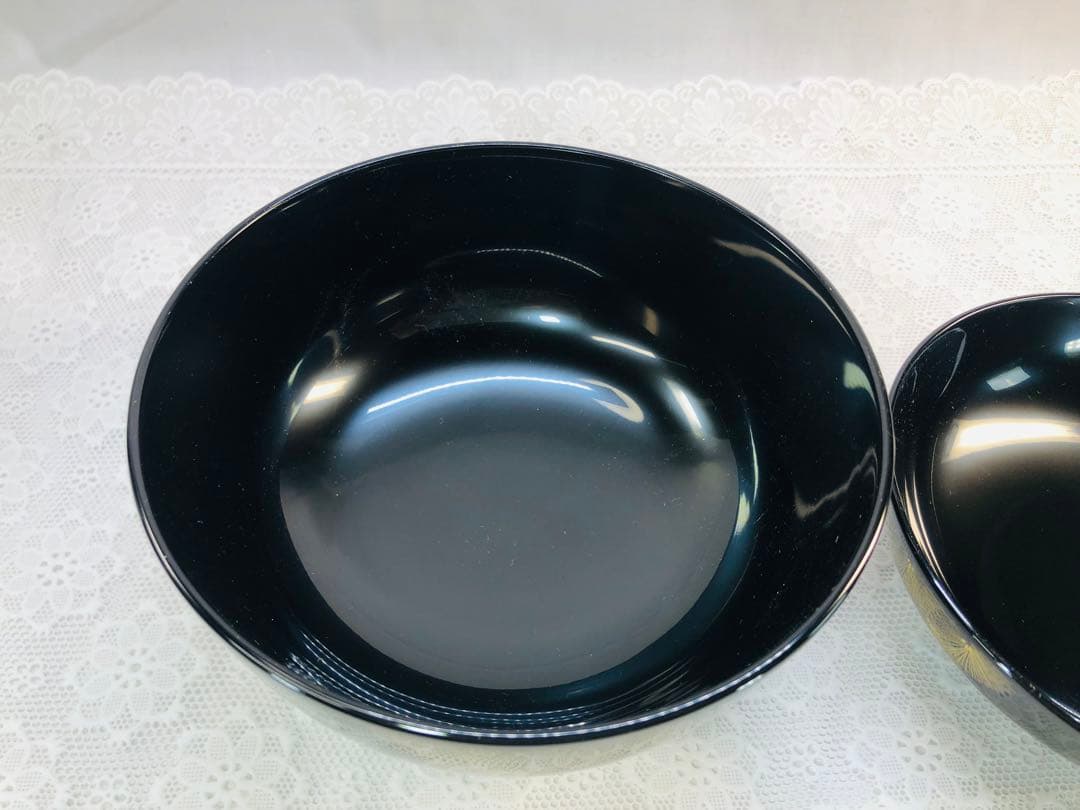 輪島塗　漆　なかたに　沈金　黒い蓋付き椀 金色の松の葉模様