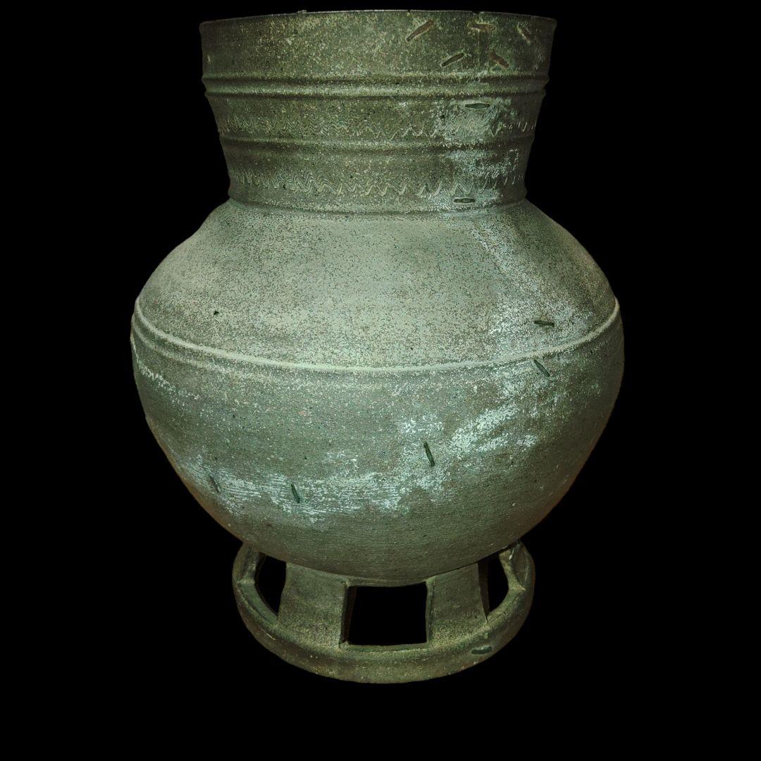朝鮮　新羅　須恵器　台付長頸壺　5世紀