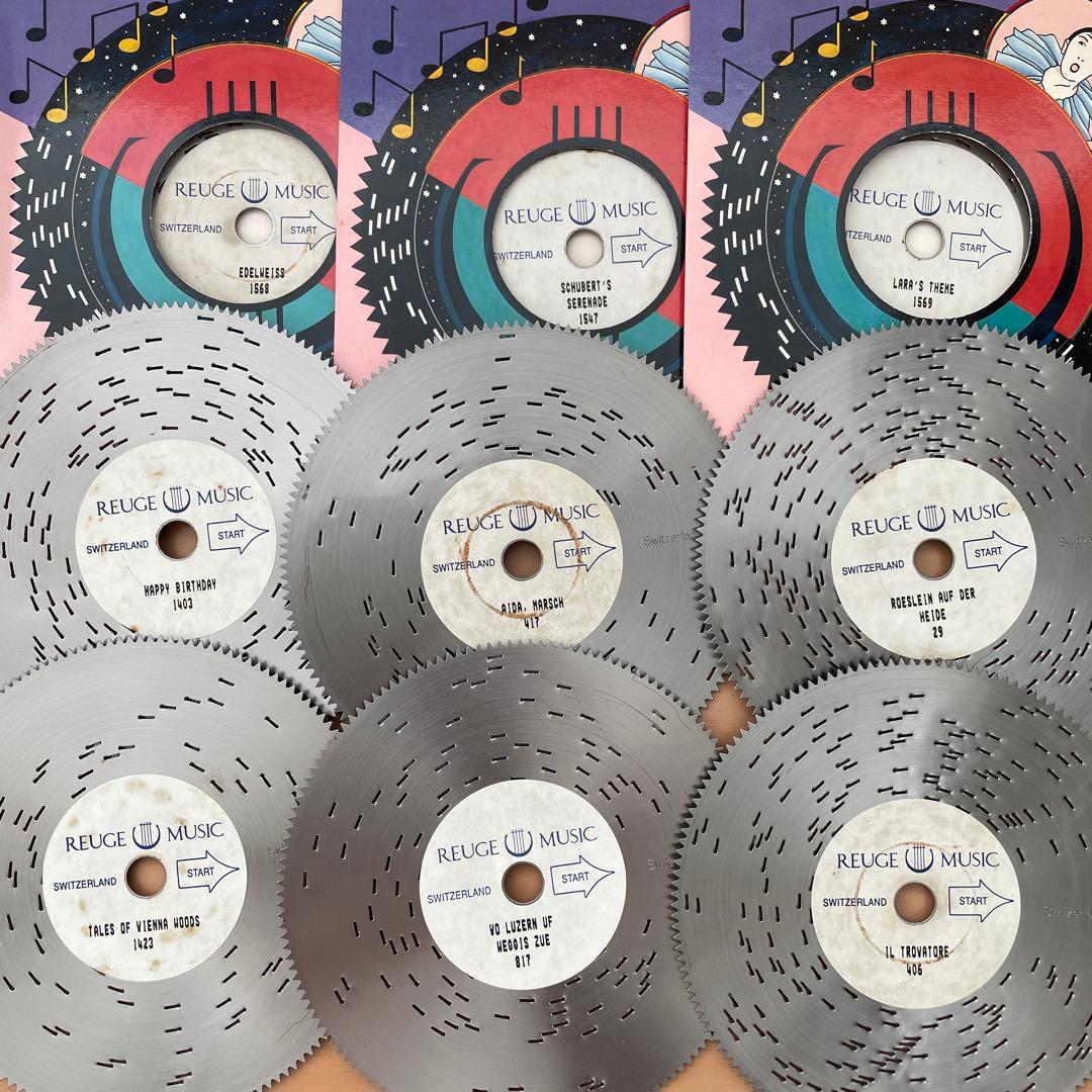 ディスク22枚付き　リュージュオルゴール　ドーム型クルミ象嵌箱ディスクオルゴール