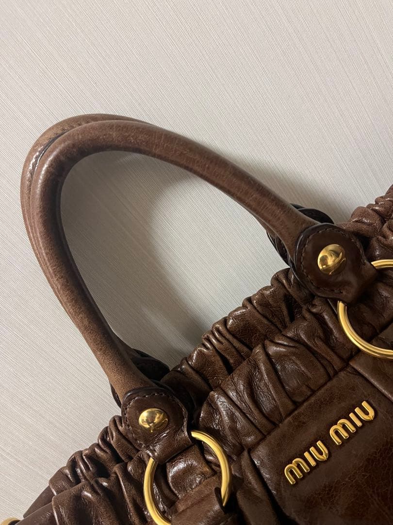 MIU MIU ブラウンレザー ショルダーバッグ
