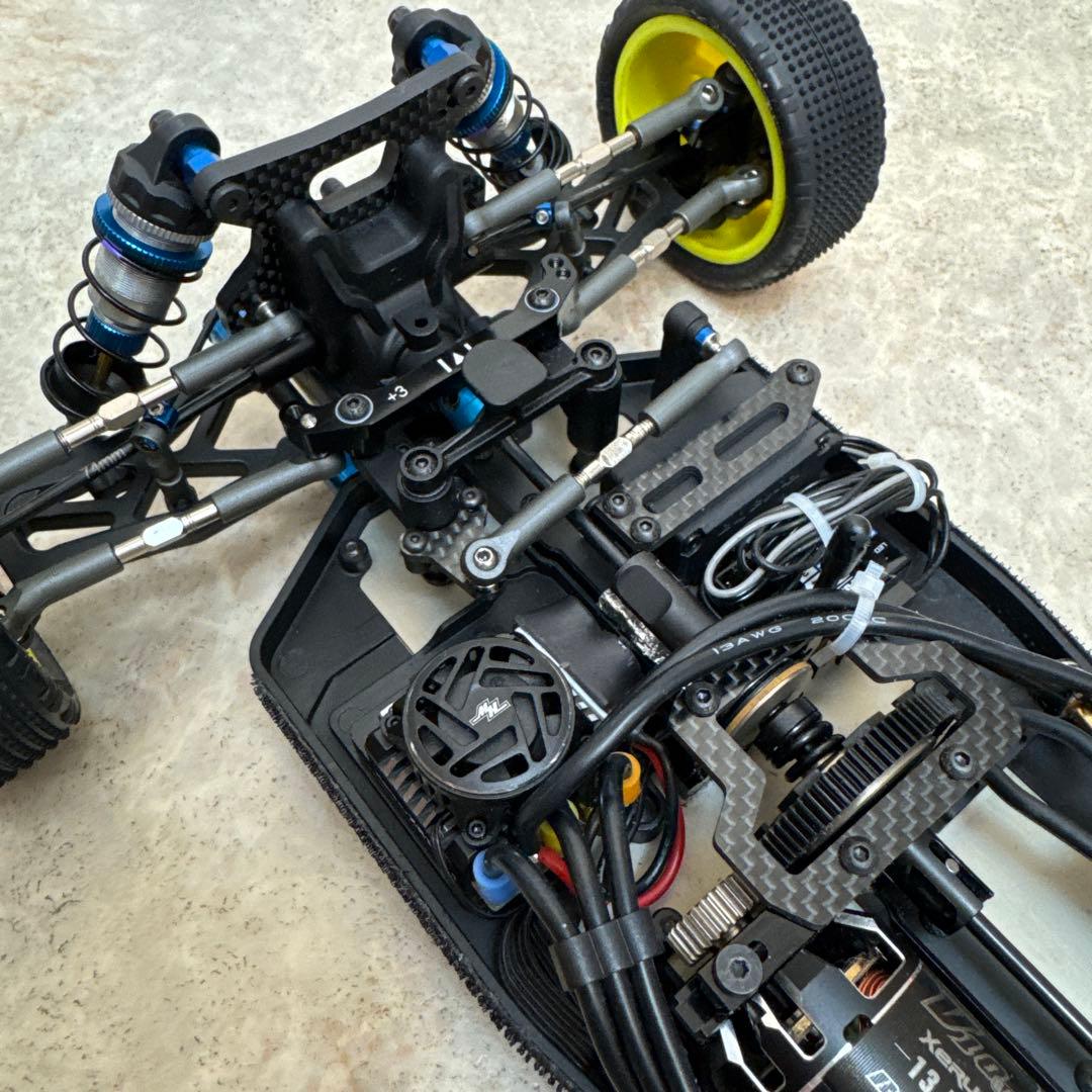 アソシRC10 B74.2 CE 4WD バギー 組立済みシャーシ(メカ無し)