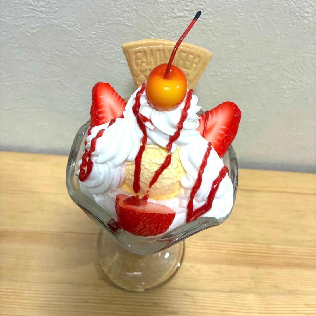 食品サンプル　いちごパフェ　合羽橋　まいづる製　実物大 苺　イチゴ