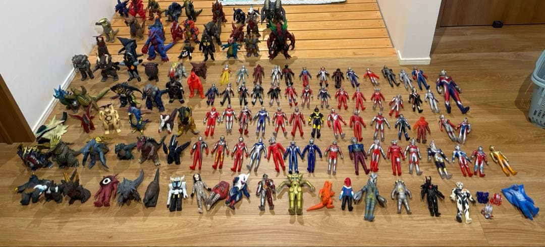 ウルトラマン　ソフビ　まとめ売り130個　怪獣　ウルトラマン　大量