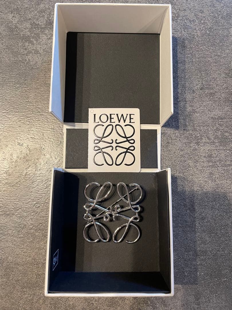 ロエべ☆ブローチ☆メタル☆