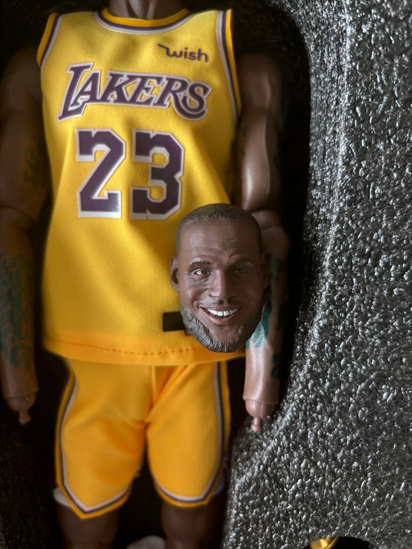 レブロン・ジェームズ　1/6 フィギュア　NBA
