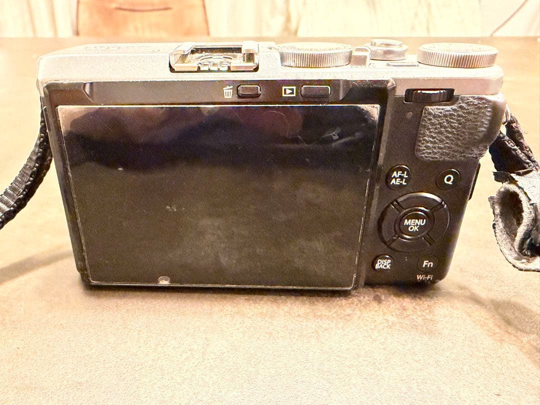 FUJIFILM X70 シルバー コンパクトデジタルカメラ