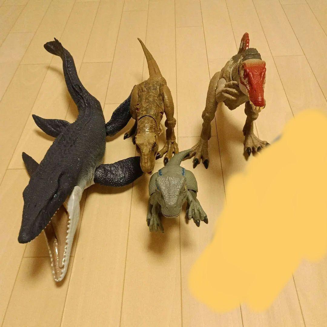 スピノサウルス　モササウルス　ティラノサウルスフィギュア4体