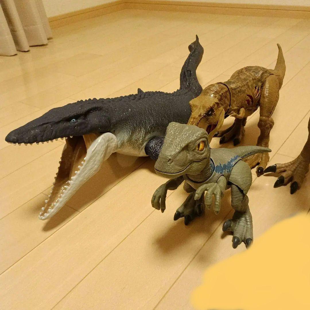 スピノサウルス　モササウルス　ティラノサウルスフィギュア4体